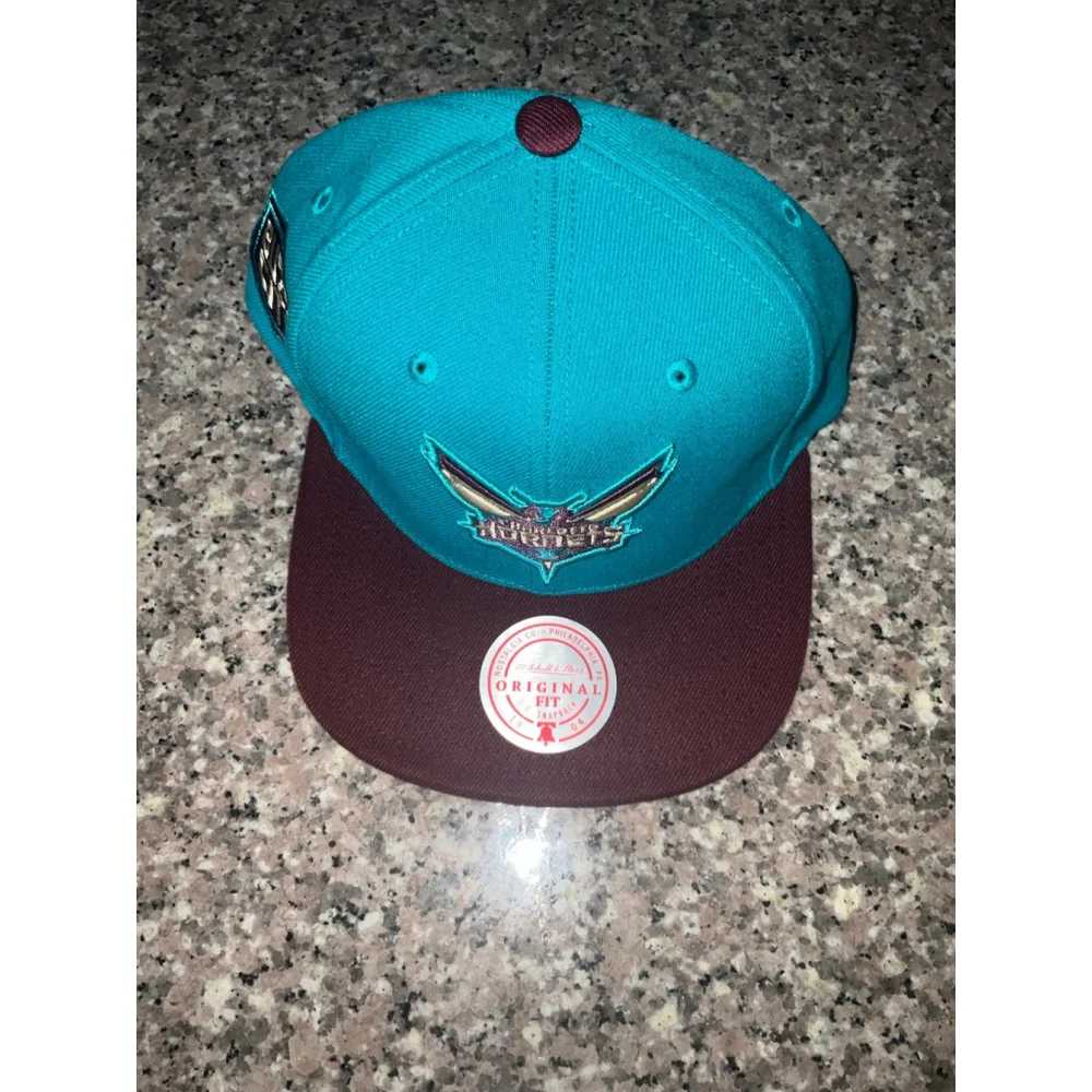 Mitchell & Ness Charlotte Hornets Buzz City snapback hat.